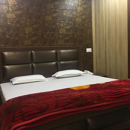 Oyo 12976 Hotel New Fiza Jammu Eksteriør billede