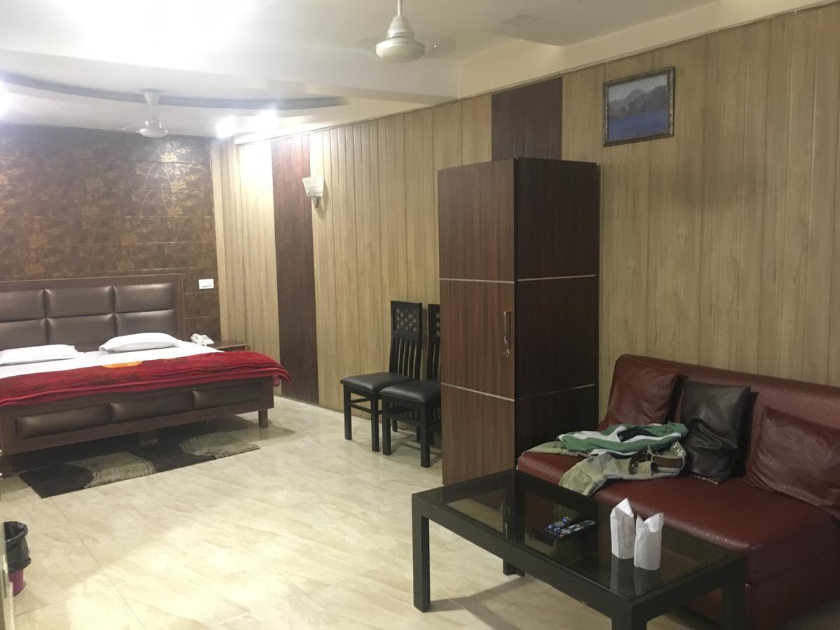 Oyo 12976 Hotel New Fiza Jammu Eksteriør billede