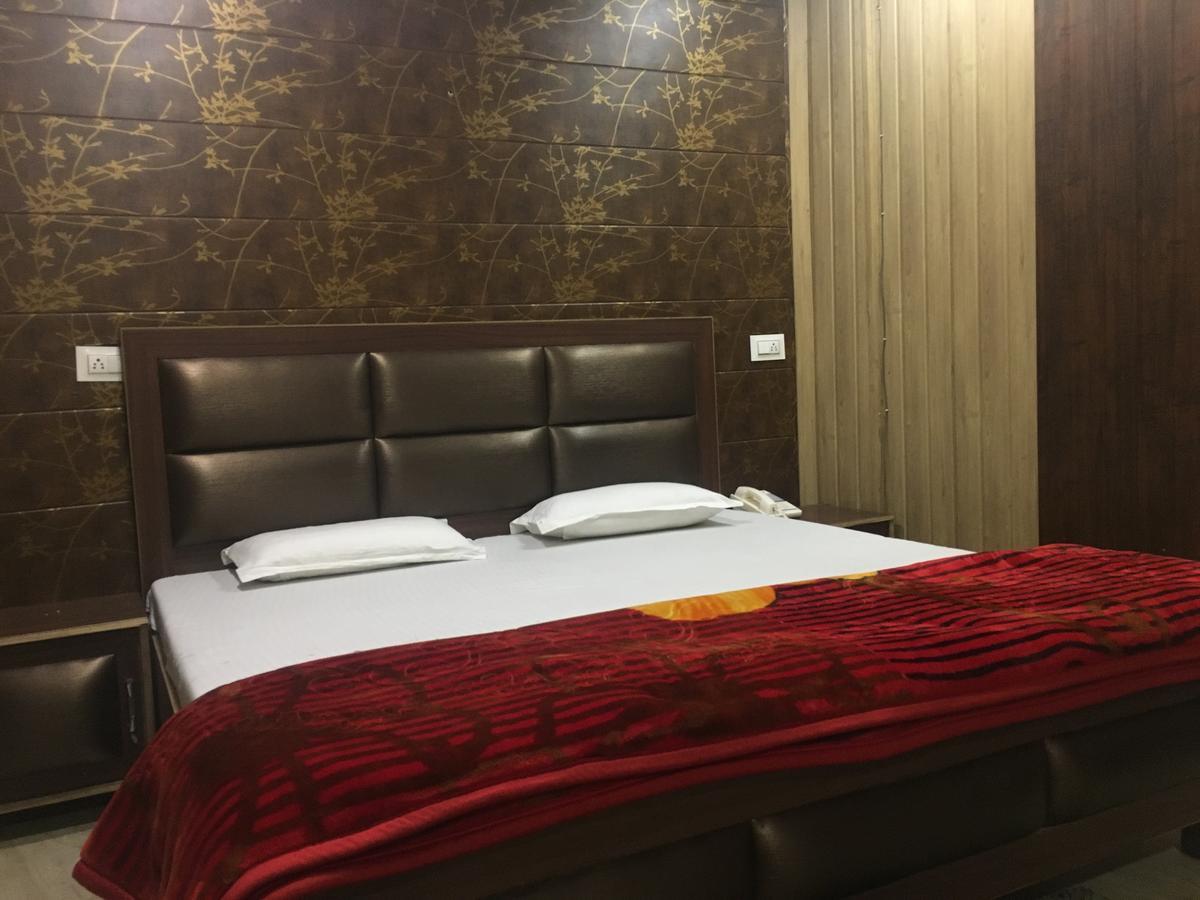 Oyo 12976 Hotel New Fiza Jammu Eksteriør billede