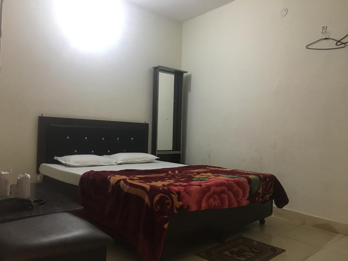 Oyo 12976 Hotel New Fiza Jammu Eksteriør billede