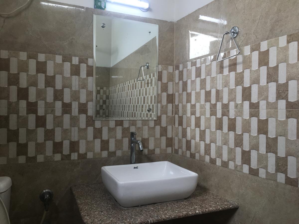 Oyo 12976 Hotel New Fiza Jammu Eksteriør billede