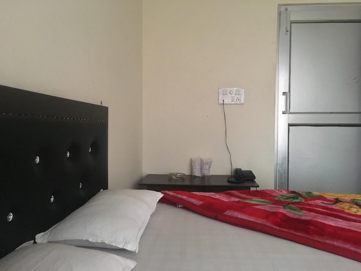 Oyo 12976 Hotel New Fiza Jammu Eksteriør billede